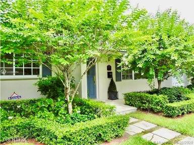 Main picture of 5040 SW 93rd Ct