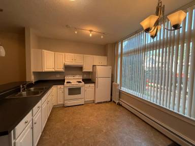 Main picture of 727 N Capitol Ave