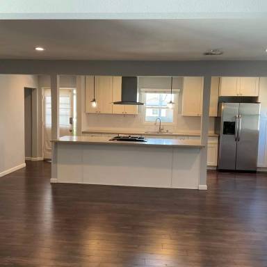 Main picture of 425 E Wilson Ave