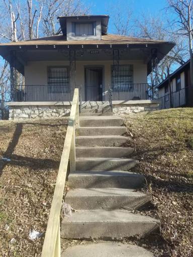 Main picture of 4919 S Benton Ave
