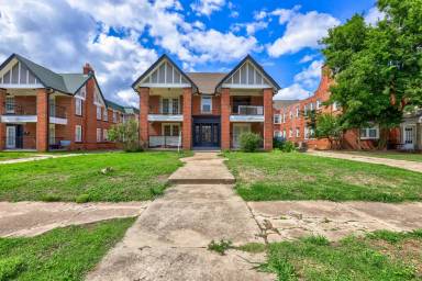 Main picture of 1405 1/2 NW 17th St