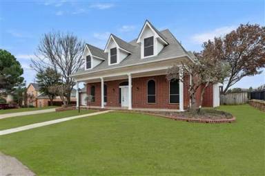 Main picture of 625 Sugarloaf Ct