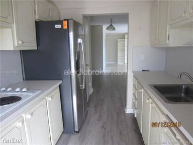 Main picture of 9700 E Bay Harbor Dr