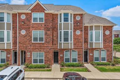 Main picture of Lakeridge Townhomes