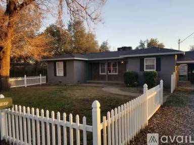 Main picture of 1035 Hawthorne Ave