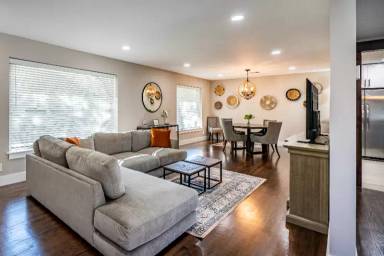 Main picture of 6621 Walnut Hill Ln