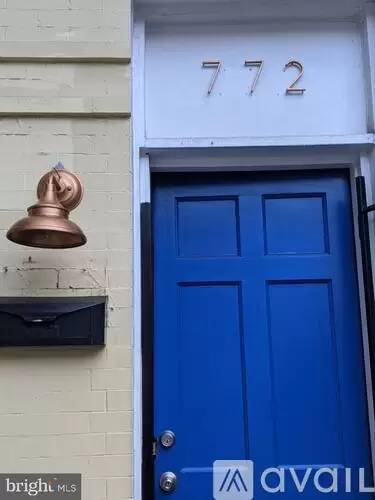 Main picture of 742 Harvard St NW