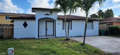 Main picture of 940 SW 7th Plz