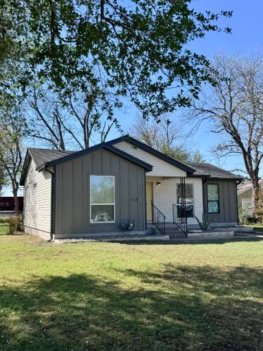 Main picture of 934 Erath Dr