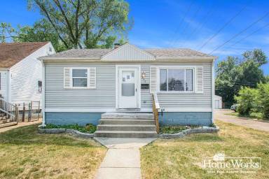 Main picture of 838 S Gladstone Ave