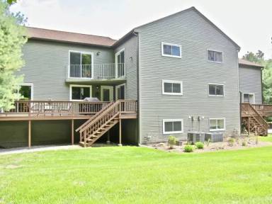 Main picture of 104 Captain Eames Cir