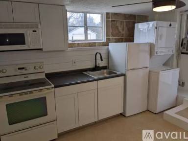 Main picture of 1821 N Pleasantburg Dr