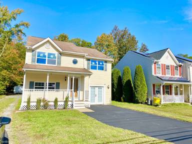 Main picture of 420 Lincoln Dr