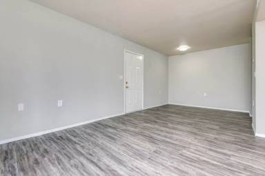 Main picture of 3440 E Lombard St