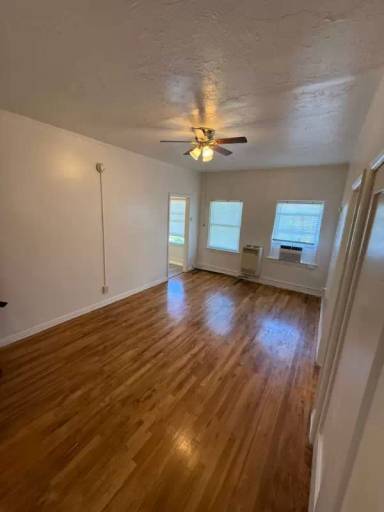 Main picture of 3950 W 8th St