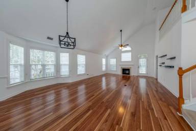 Main picture of 5292 Queen Bishop Ln