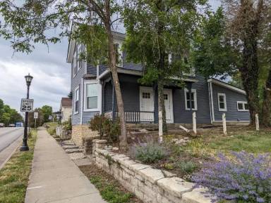 Main picture of 452 E Main St