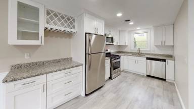 Main picture of 8 Crestview Dr