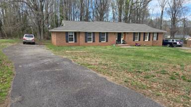 Main picture of 33 Nesbitt Dr