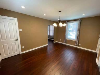 Main picture of 401 Clarence St