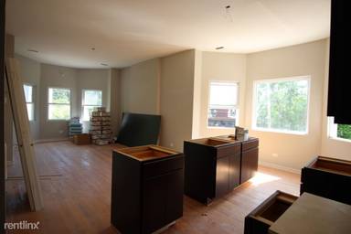 Main picture of 1801 W School St