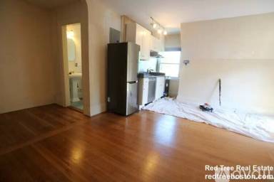 Main picture of 1748 Beacon St