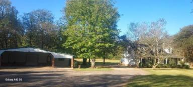 Main picture of 8208 Highway 165 S