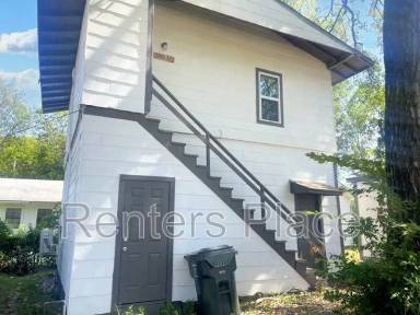 Main picture of 200 1/2 E 6th St