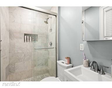 Main picture of 65 Saxton St