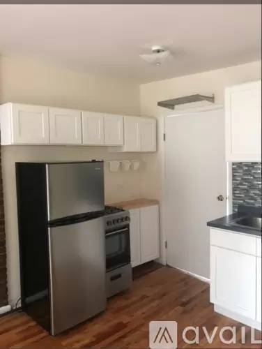 Main picture of 70 E 1st St