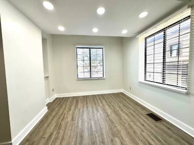 Main picture of 825 N Delaware St