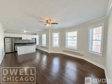 Main picture of 918 Green Bay Rd