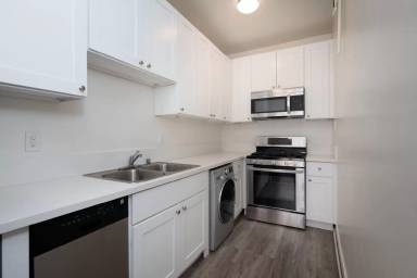 Main picture of 3939 7th Ave