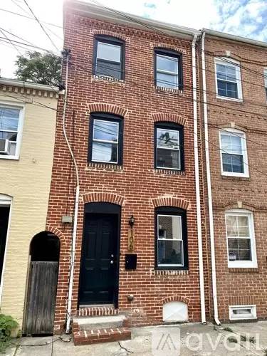 Main picture of 104 S Regester St