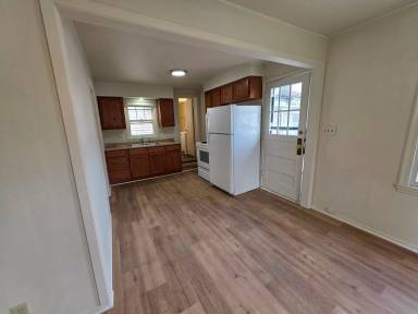 Main picture of 807 W Packard St