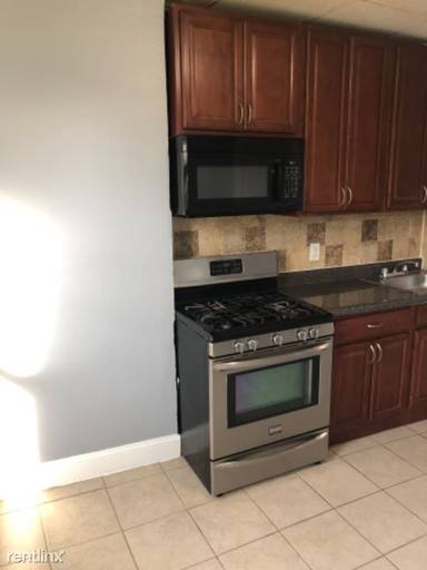 Main picture of 4621 Broadway