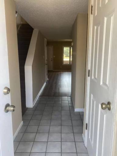 Main picture of 401 Garden Dr
