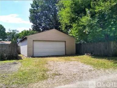 Main picture of 1521 N Temple Ave