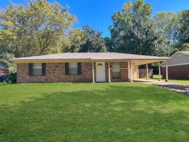 Main picture of 5680 Chickasaw Dr