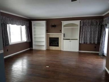 Main picture of 5864 Kenosha St