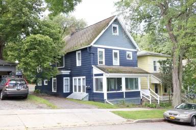 Main picture of 121 Columbia St