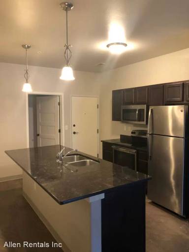 Main picture of 211 N Linn St