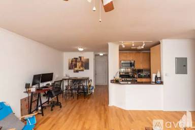 Main picture of 6102 N Sheridan Rd