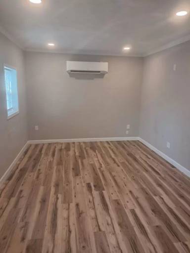 Main picture of 909 Washington St