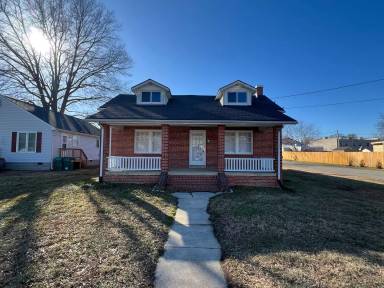 Main picture of 5324 Bloomingdale Ave