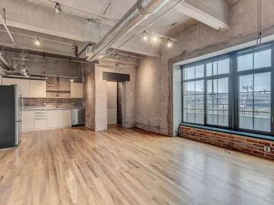 Main picture of 2000 Little Raven St