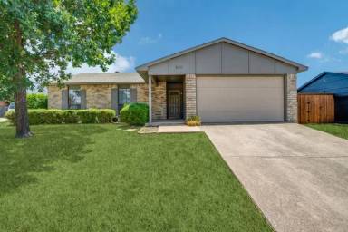 Main picture of 630 Wandering Way Dr