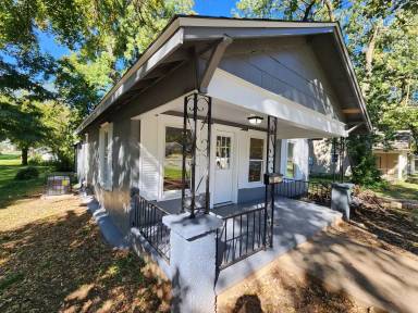 Main picture of 2155 N Kellett Ave