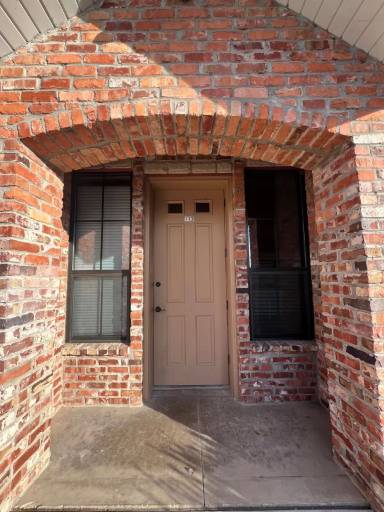 Main picture of 30 E Southampton Dr