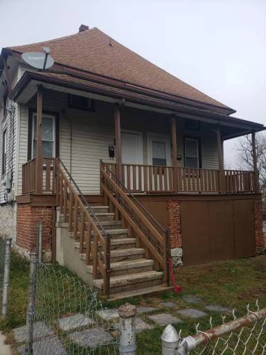 Main picture of 626 Pleasant St